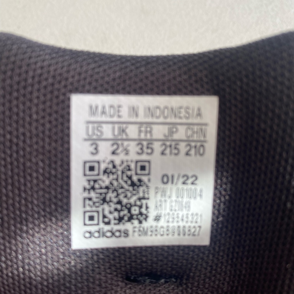 NWOT Adidas Boys Shoes Size 3 Color Black - Picture 8 of 9